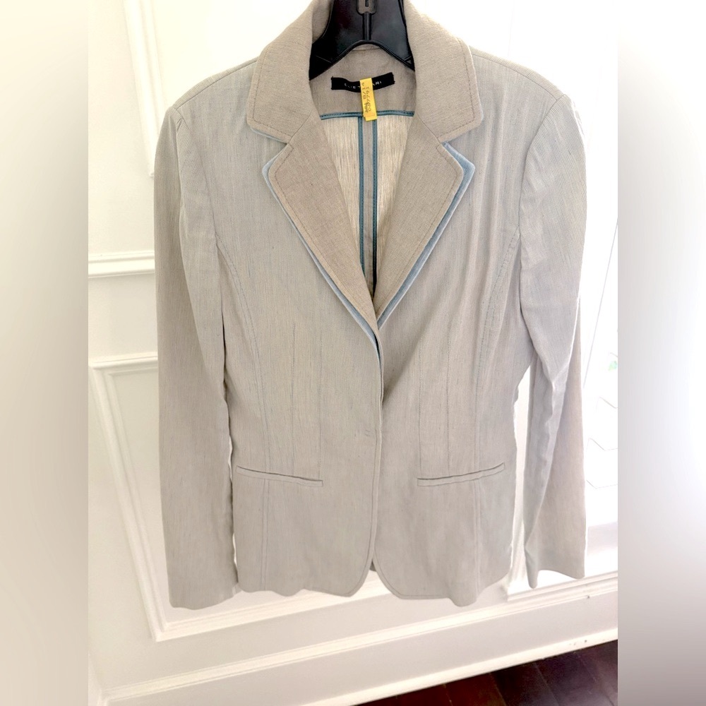 Ellie Tahari Linen Blend Blazer!